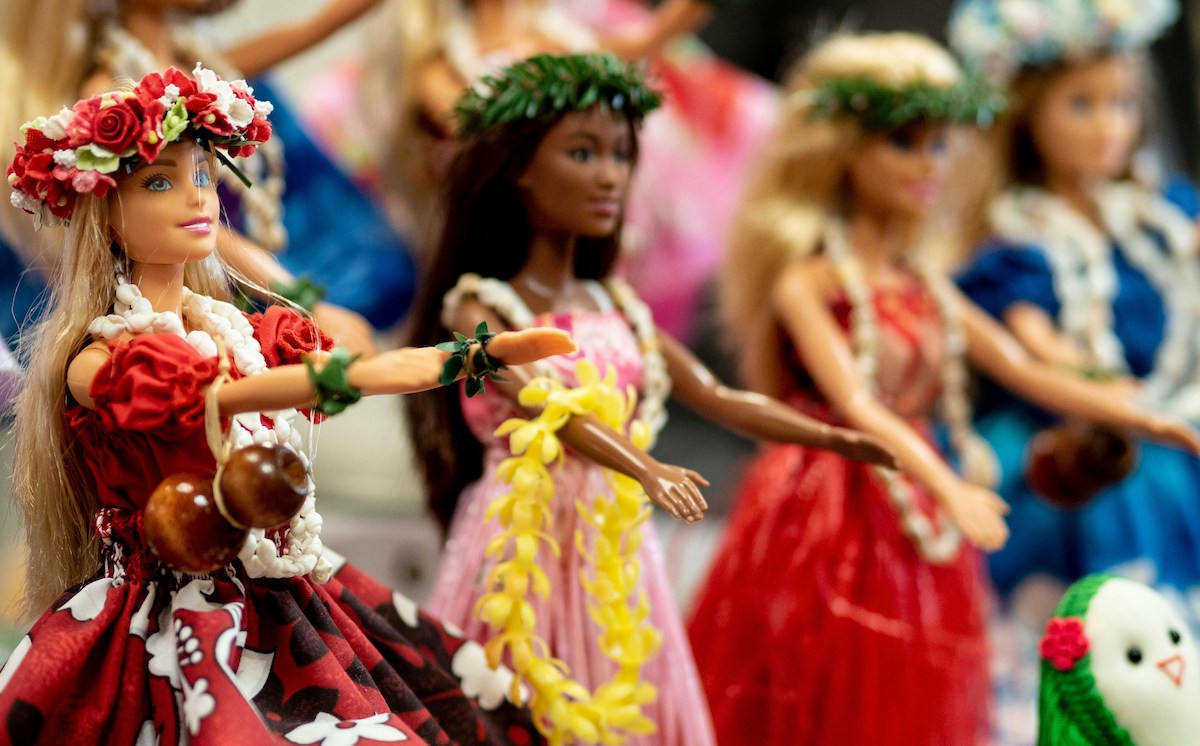 АСТ займется производством кукол после ухода Barbie из России
