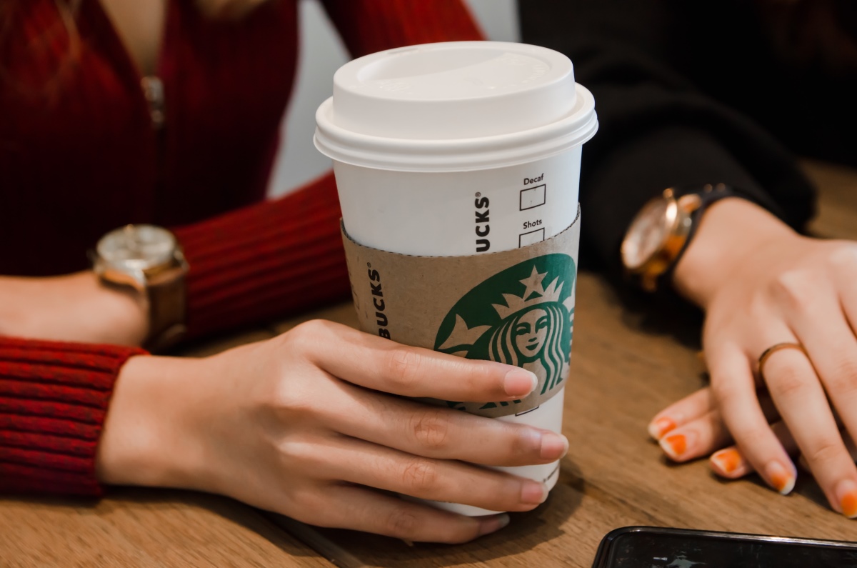 Кофейни Starbucks могут открыться под новым брендом