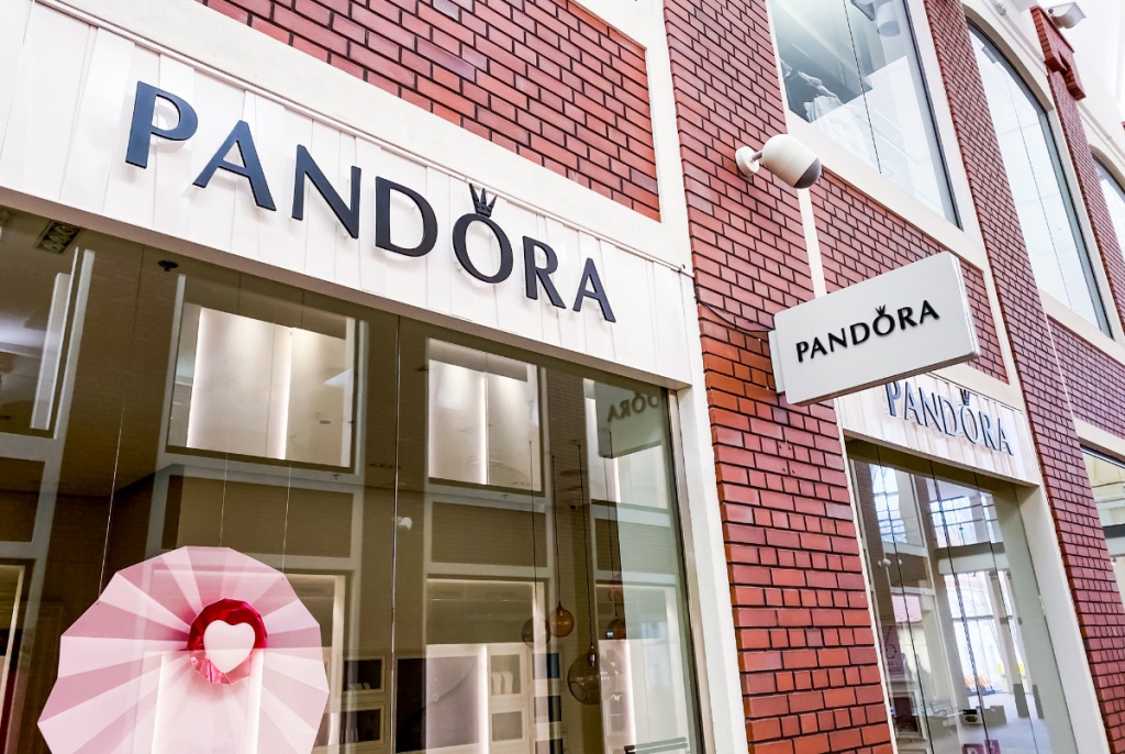 Сбер требует банкротства экс-владельца Pandora в России