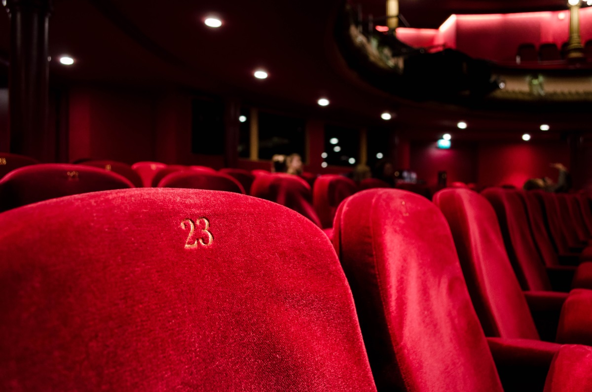 Число зрителей в кинотеатрах сократилось в полтора раза за пять лет