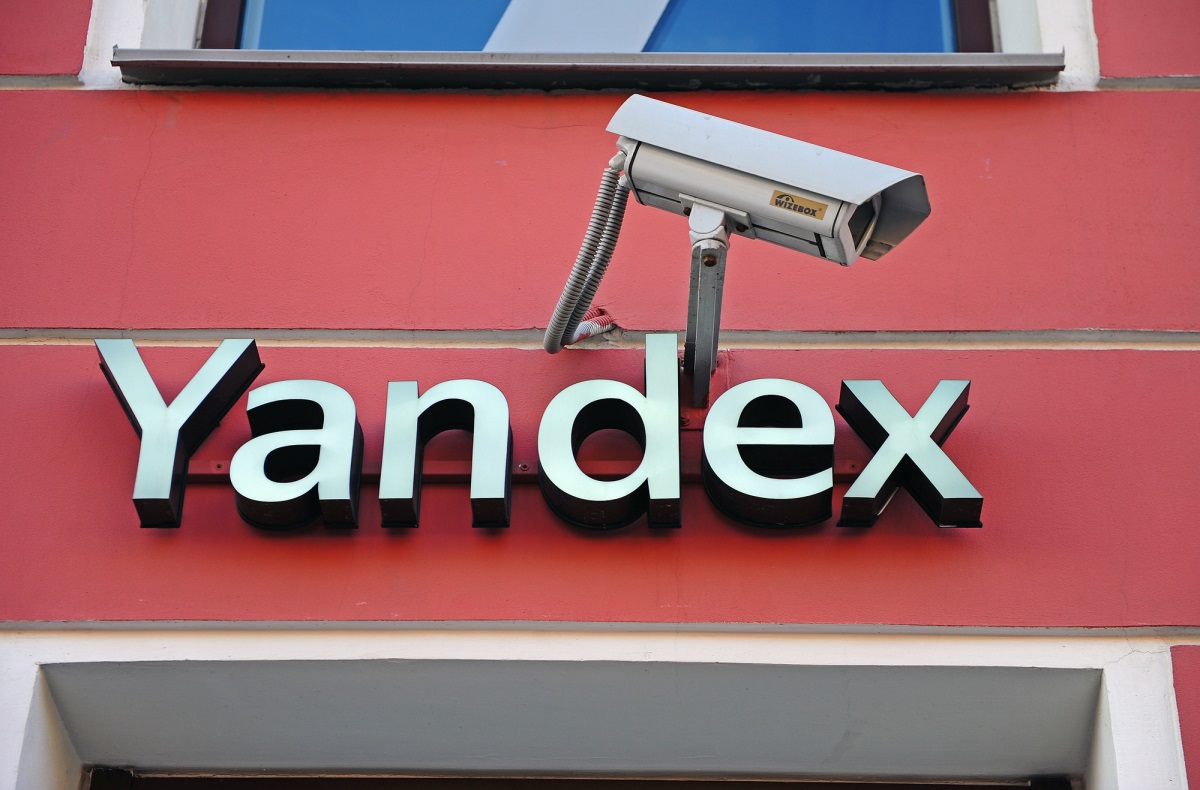 Вакцинированные курьеры и водители «Яндекса» получат преимущества над остальными
